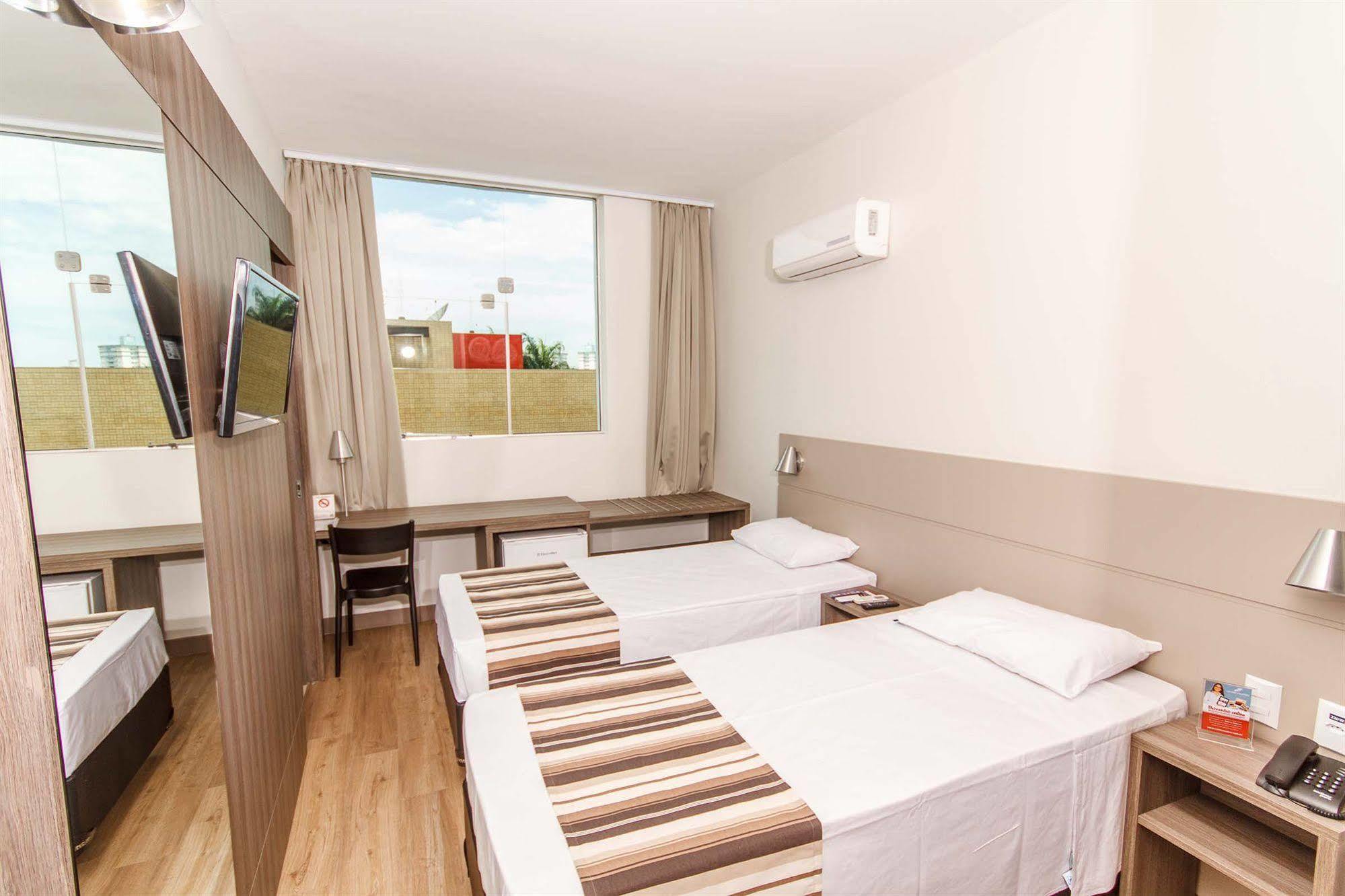 Hotel Valerim Itajai / Navegantes Ngoại thất bức ảnh